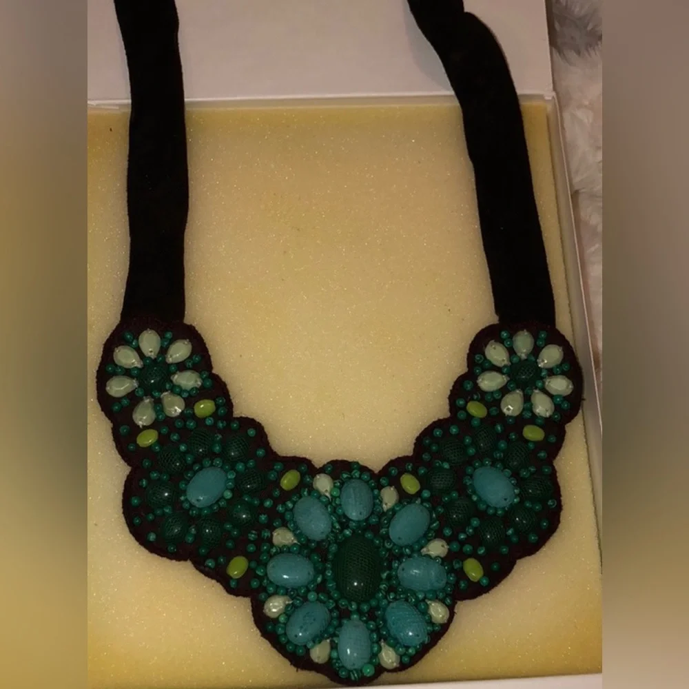 Stella & Dot Statement Bib Necklace - Picture 5 of 6